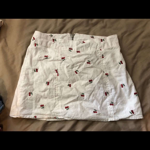 Two piece set - Picture 2 of 2